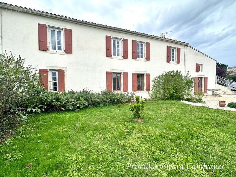 Grande maison familiale avec dépendances et fort potentiel d'aménagement - photo 2