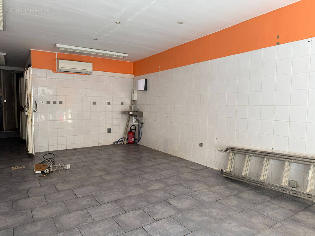 Maison à LA ROQUE-D'ANTHERON