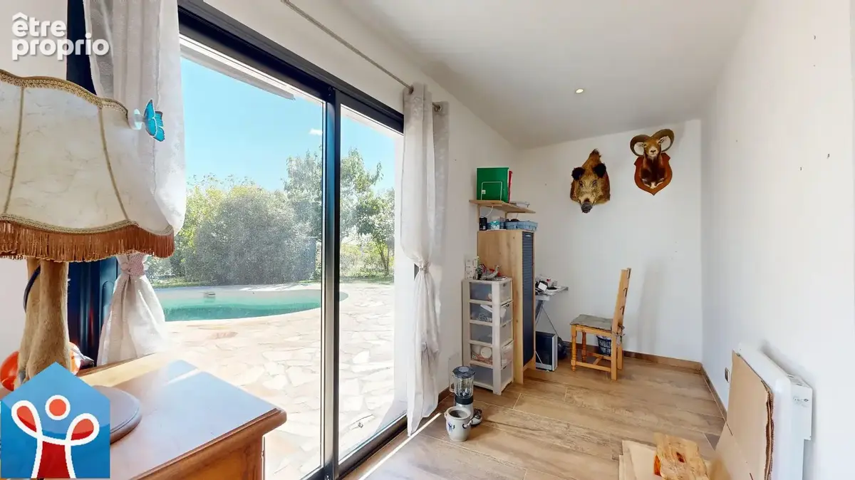 Villa moderne avec piscine, dépendances et terres agricoles - photo 8
