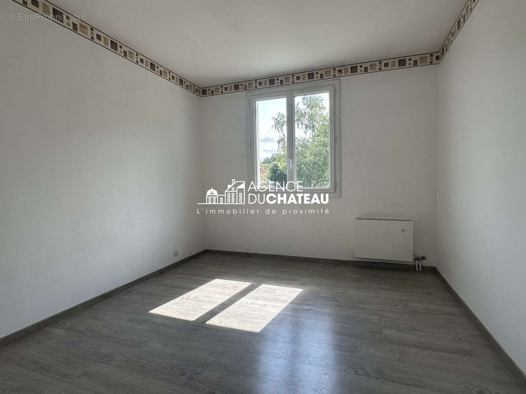 Maison 149 m² à Nandy  - photo 7