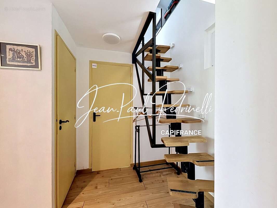 SAINT-RAPHAËL, Duplex 3 pièces 59 m² total,  meublé et équipé,  parking privatif et climatisation - DPE C - photo 14