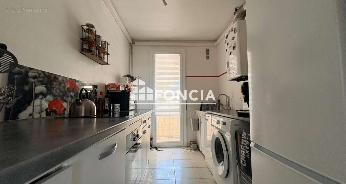 A vendre superbe t3 renove avec cave + stationnement libre - dernier etage - photo 4