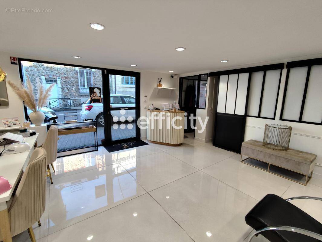 Commerce à LE CHESNAY