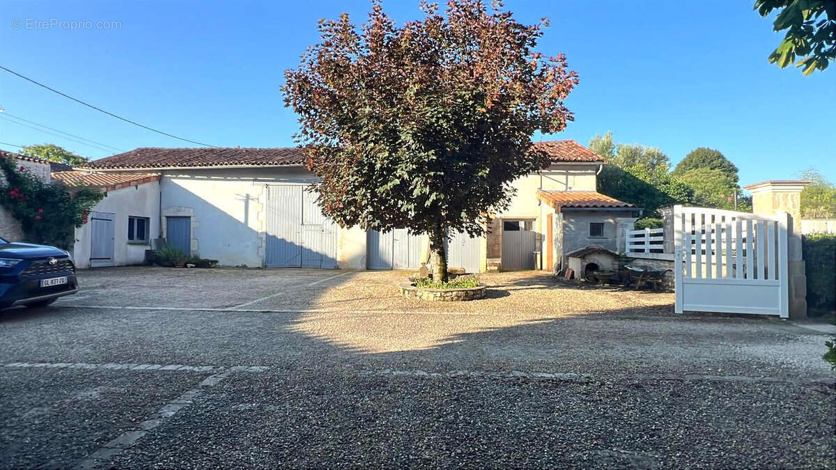 DEPENDANCES - Maison à BARRO