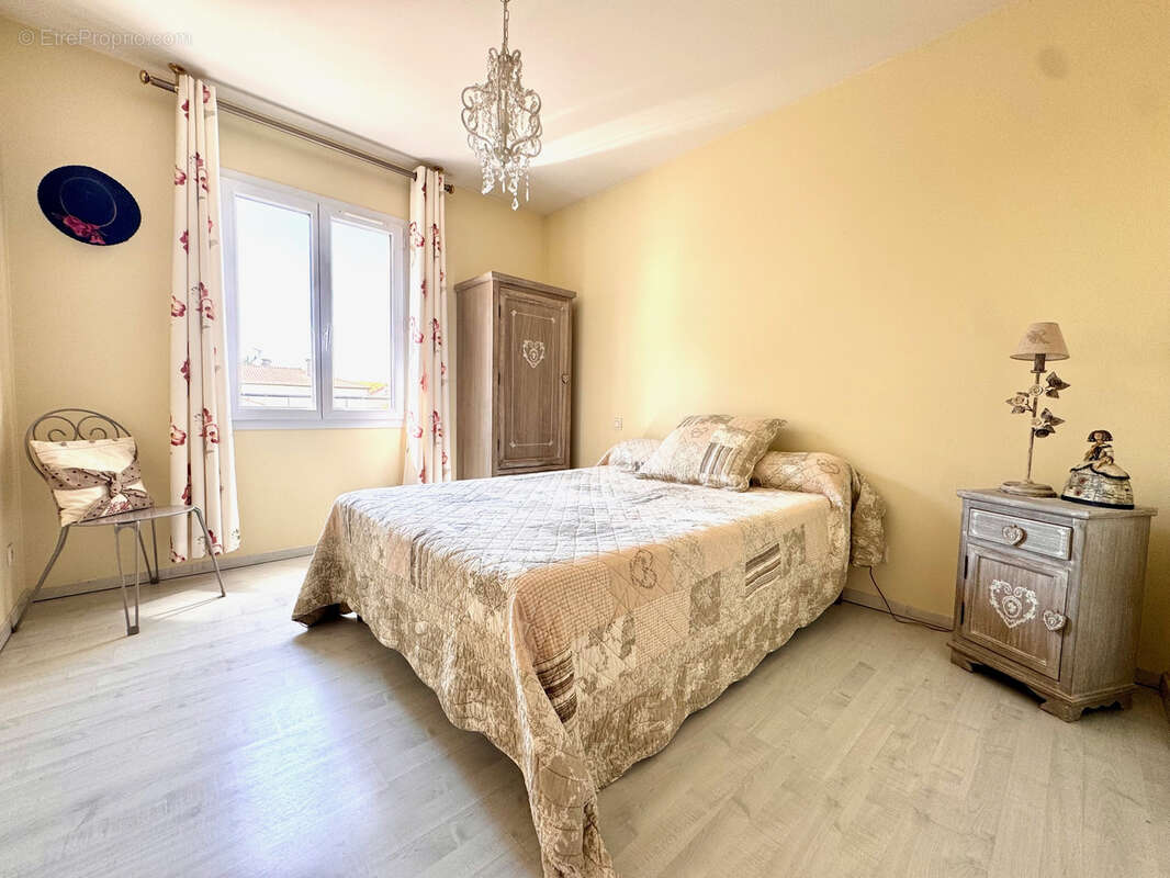 Maison à VALREAS