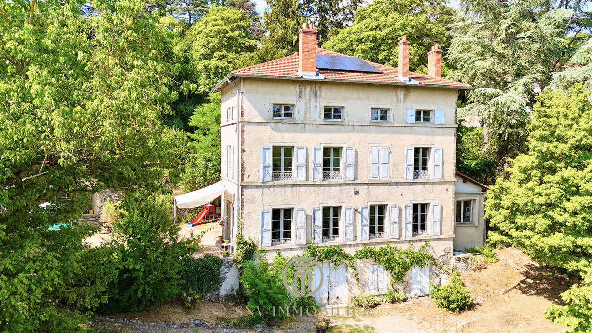 Maison de maître avec vue rénovée avec nombreuses dépendances, jardin - photo 27