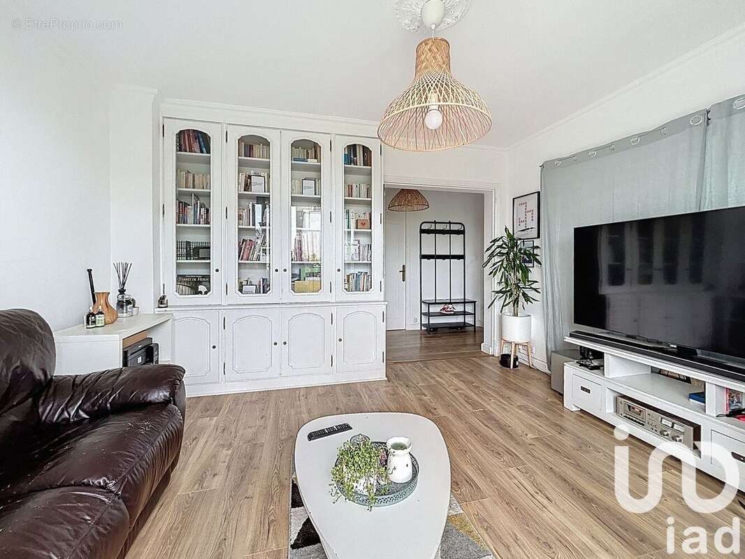 Photo 2 - Appartement à LA CELLE-SAINT-CLOUD