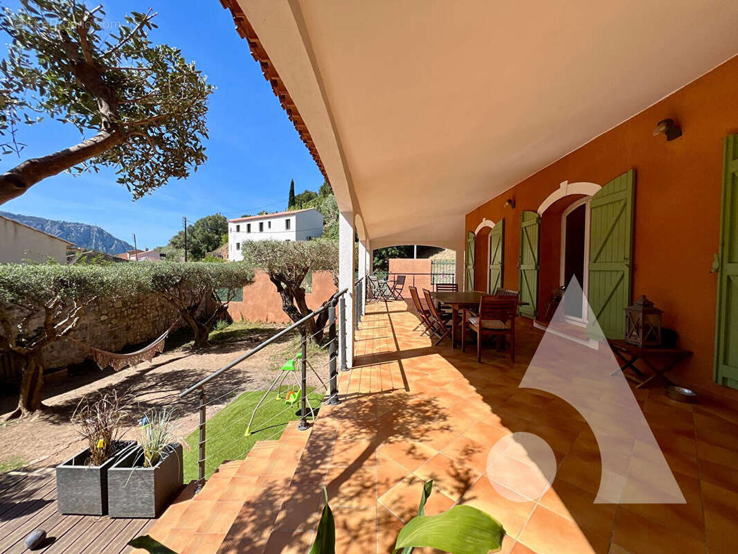 Maison à LE REVEST-LES-EAUX