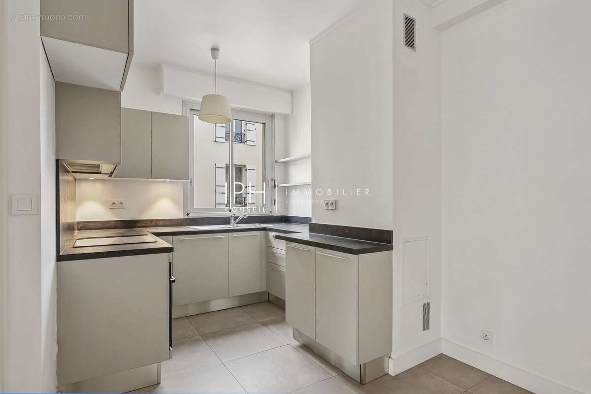 Appartement à NEUILLY-SUR-SEINE