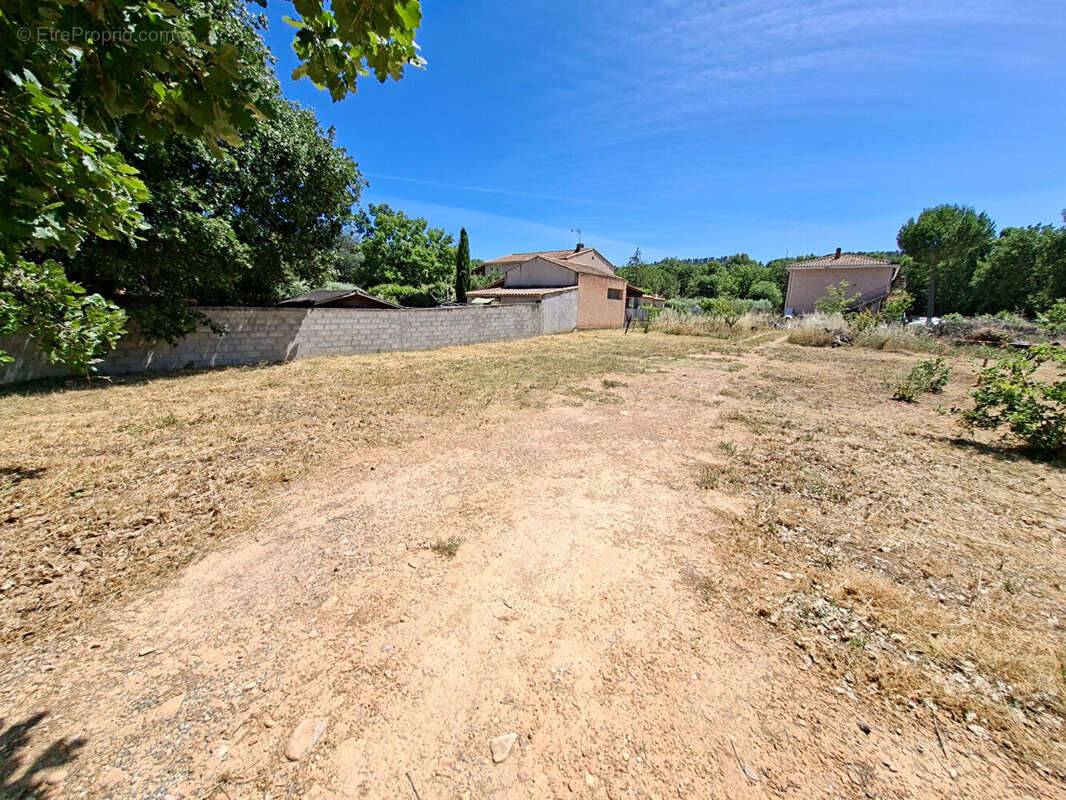Terrain à vendre de 641 m² à Peyrolles en Provence - Réf. 714 - photo 3