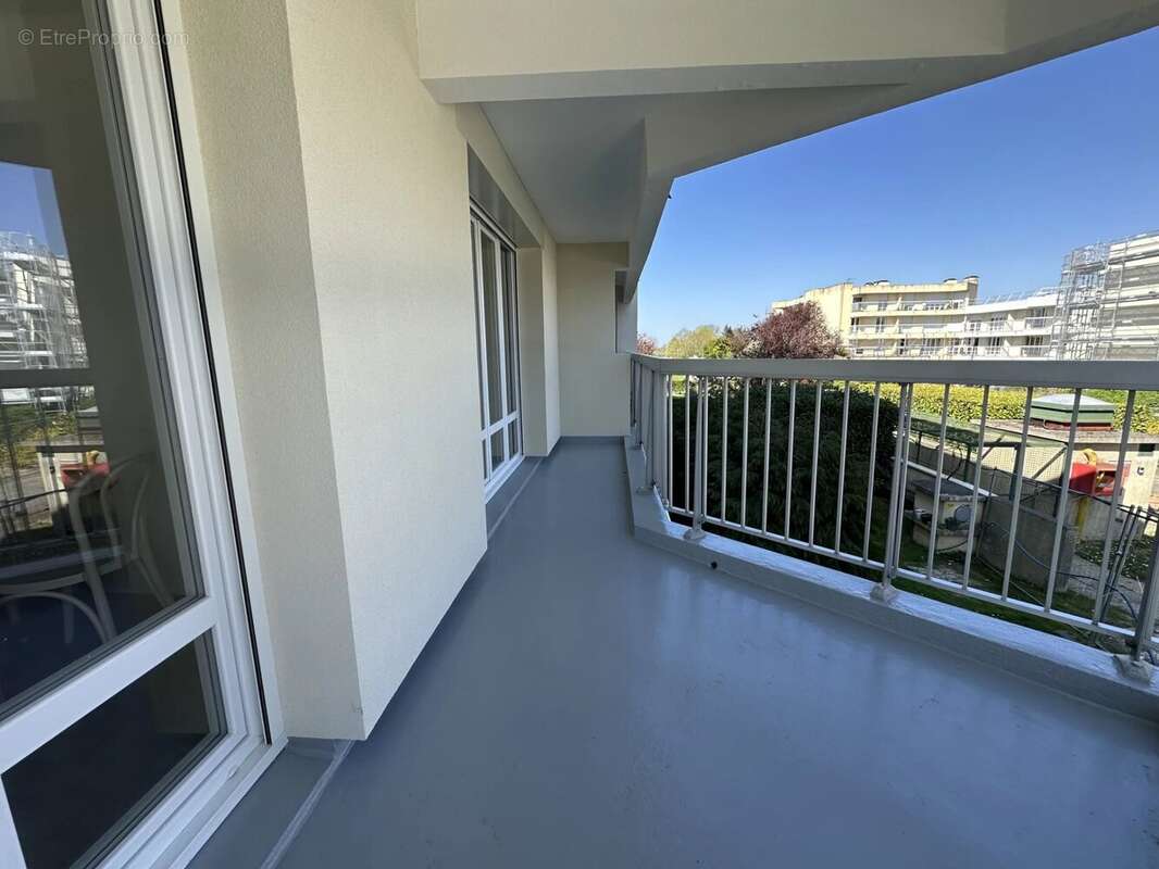 Appartement à LE MESNIL-SAINT-DENIS