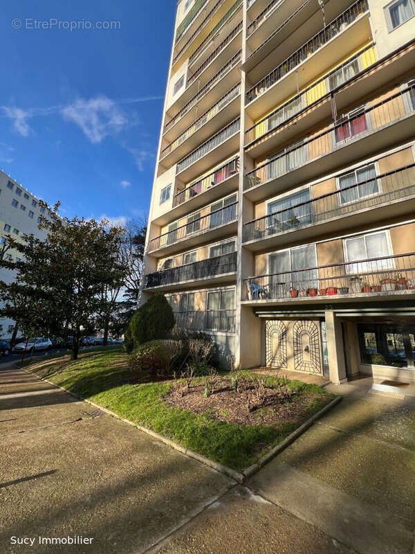 Appartement à FRESNES