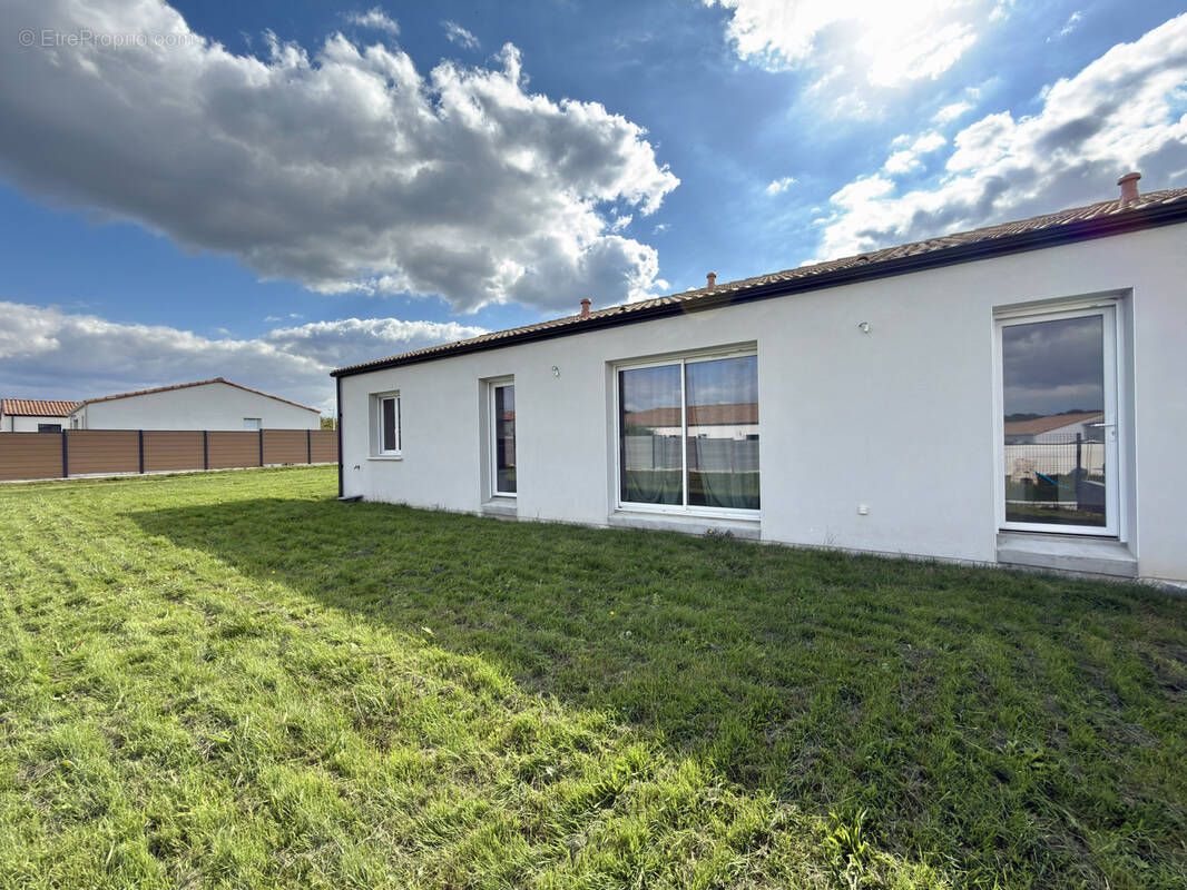 Maison à SAINT-ETIENNE-DU-BOIS