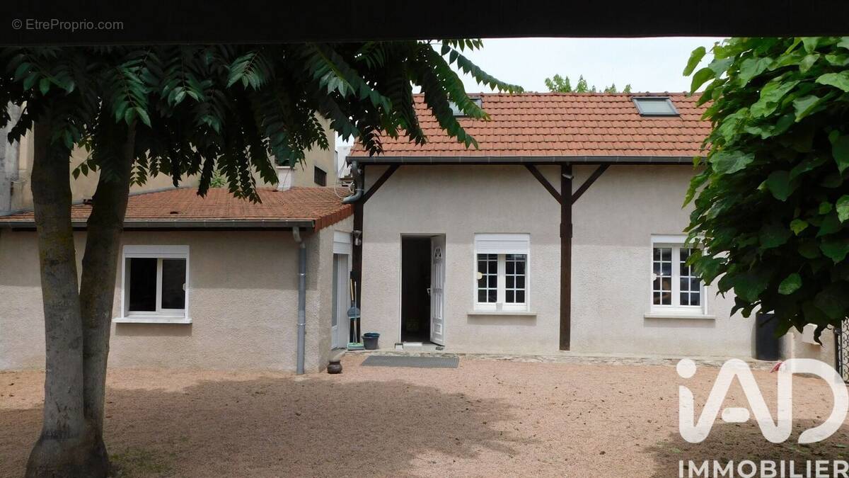 Photo 1 - Maison à MONTLUCON