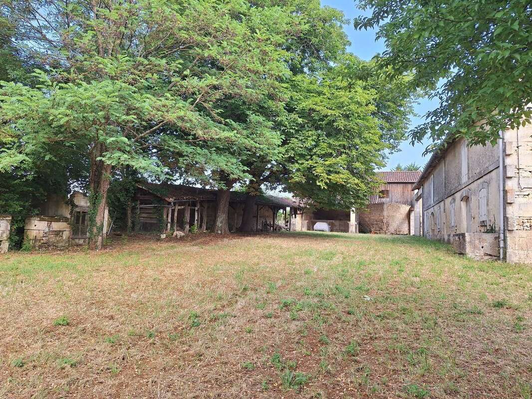 Maison à LOUZAC-SAINT-ANDRE