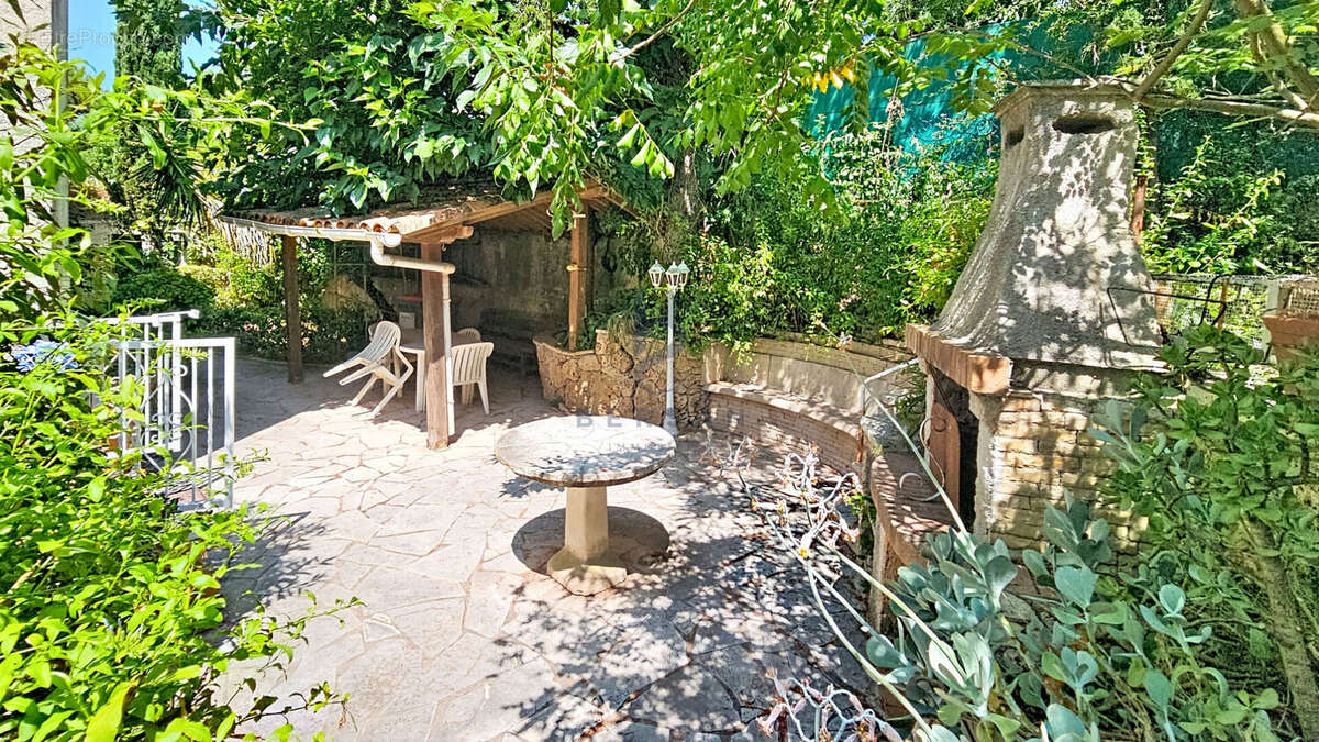 Saint raphael - bas valescure appartement haut de villa avec jardin - photo 2