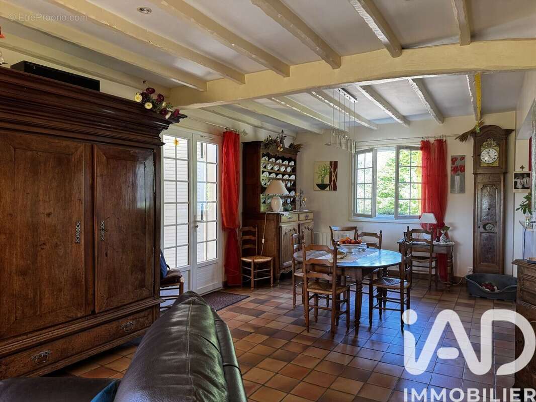 Maison 118 m² à Saint-Germain-De-Lusignan  - photo 8
