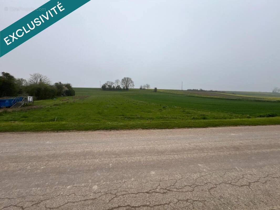 Photo 1 - Terrain à SEUX