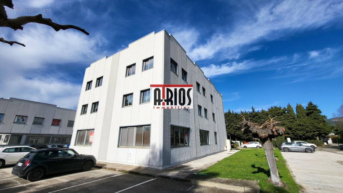 Commerce à SIX-FOURS-LES-PLAGES