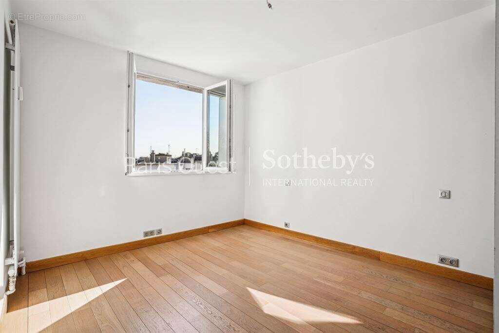 Appartement à NEUILLY-SUR-SEINE