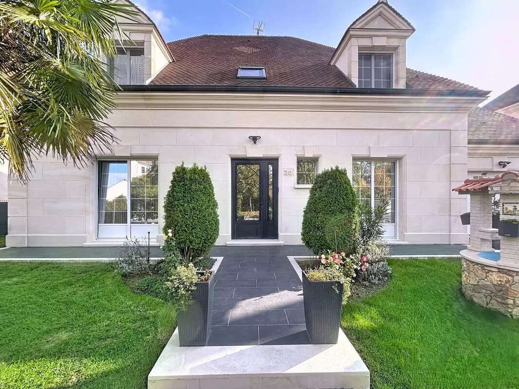 Magnifique maison directement sur le golf d'Ormesson - photo 2