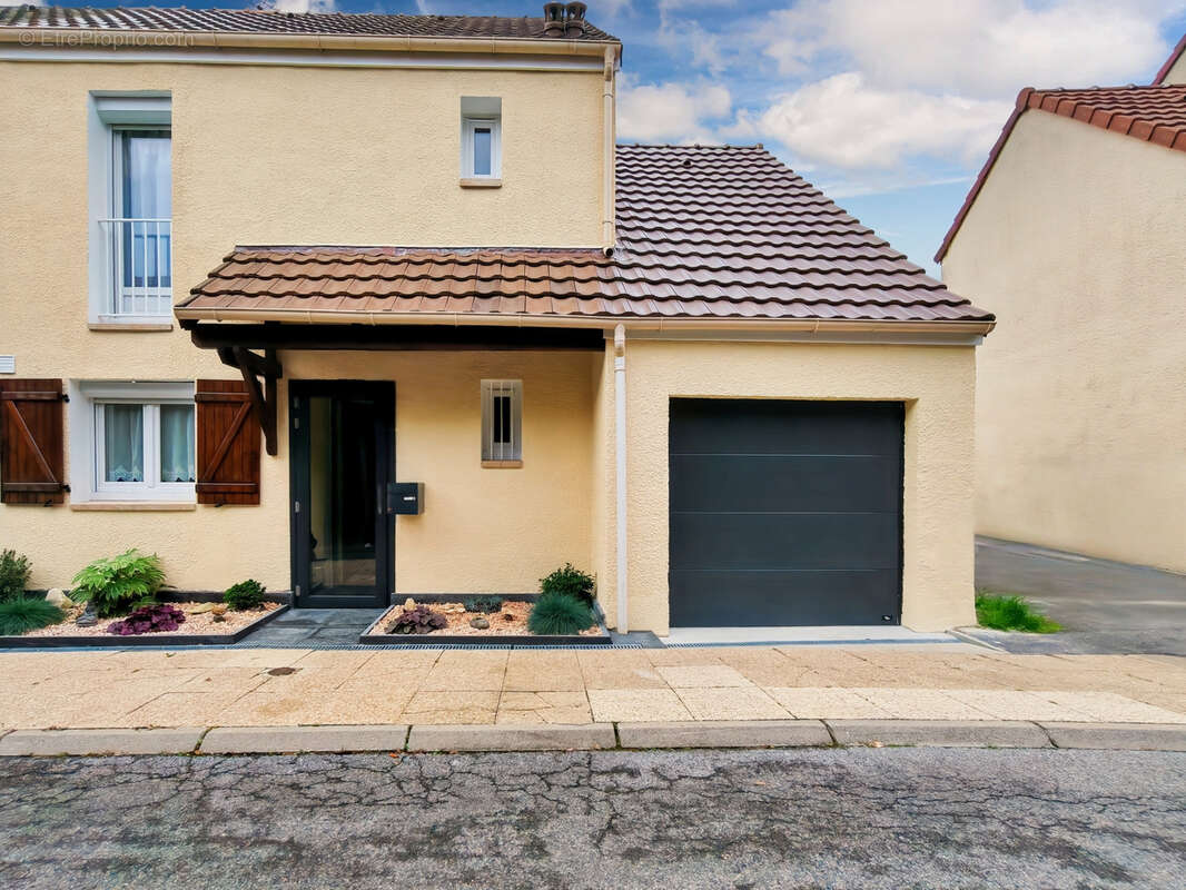 Maison à EMERAINVILLE