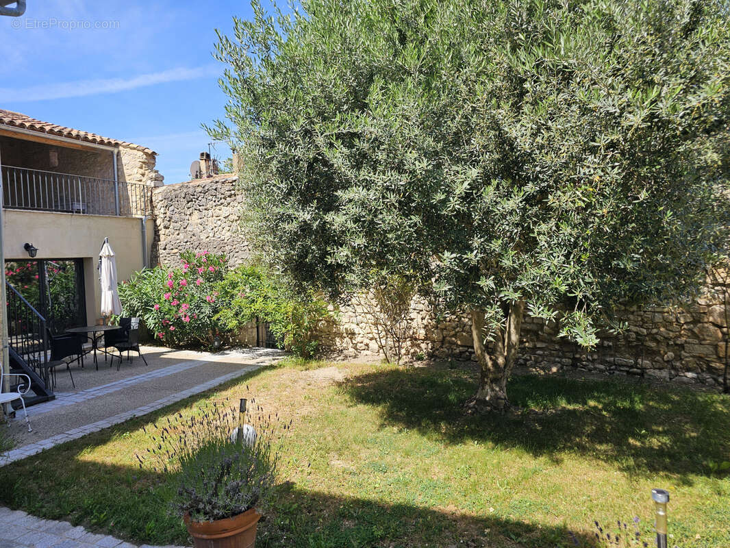 Maison à LA ROQUE-D'ANTHERON