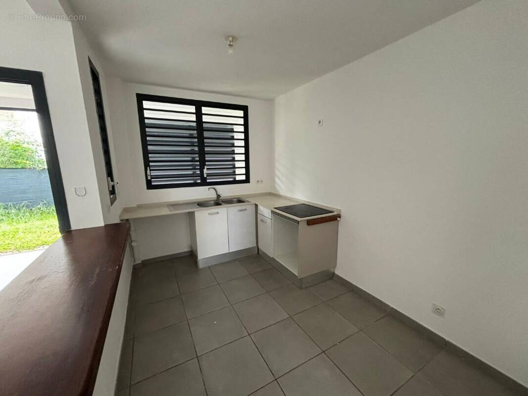 Photo 1 - Appartement à REMIRE-MONTJOLY