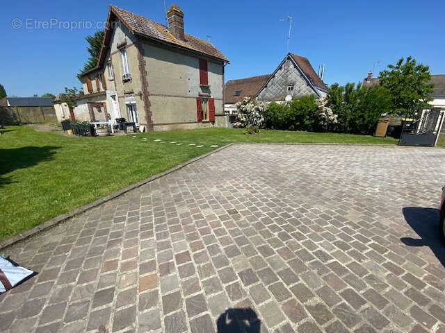 Maison à TREMBLAY-LES-VILLAGES