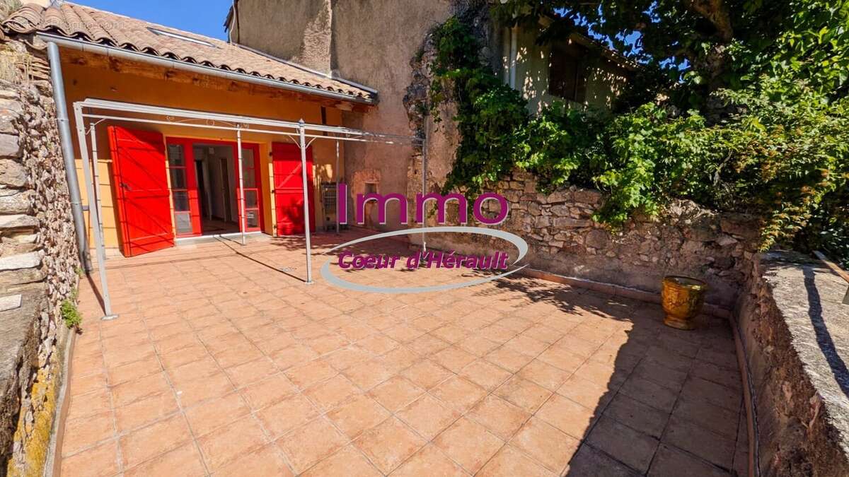 COUP DE CUR - Maison de Village T3 Rénovée (2015) - Grande Terrasse 36m² - Garage 80m² - photo 2