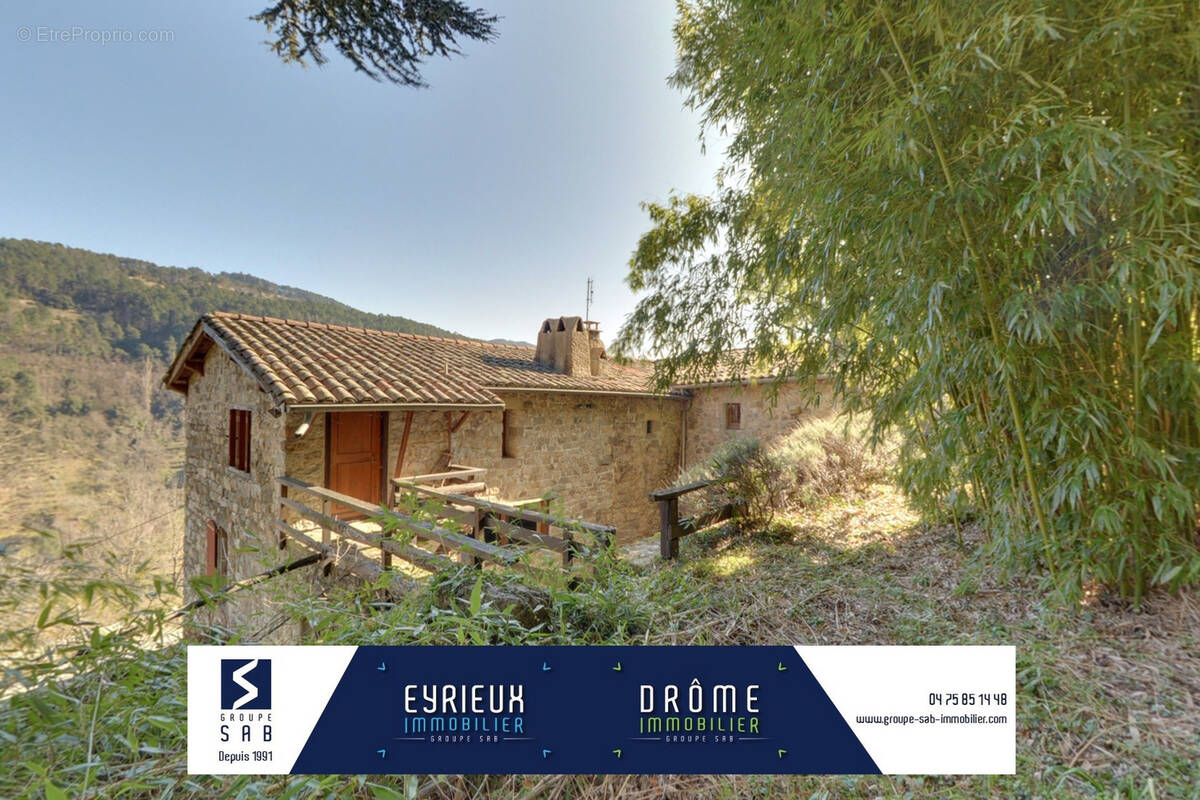 Maison à SAINT-SAUVEUR-DE-MONTAGUT