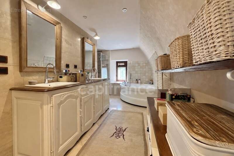 Propriété 203 m² habitables et 265 m² de dépendances - photo 13