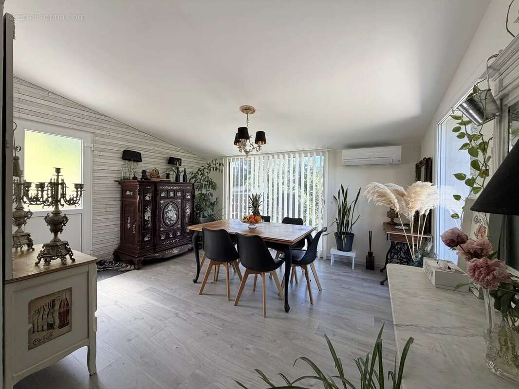 Maison à MEYREUIL