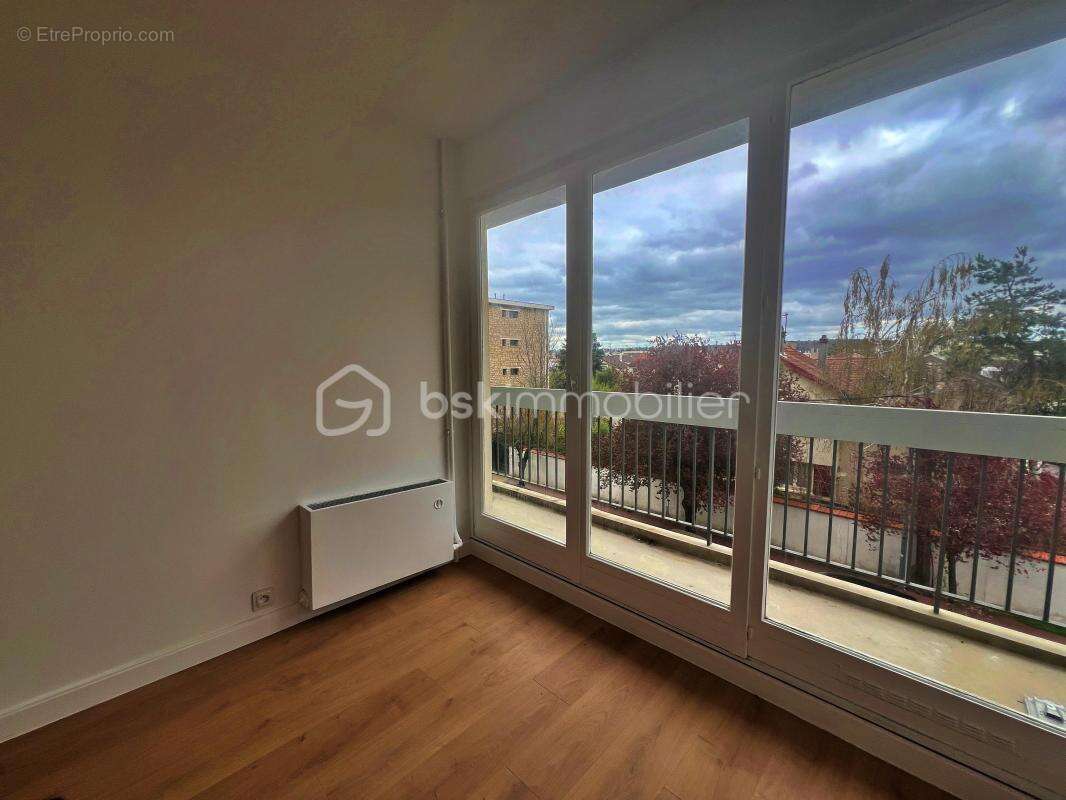 Appartement à SAINT-MAUR-DES-FOSSES