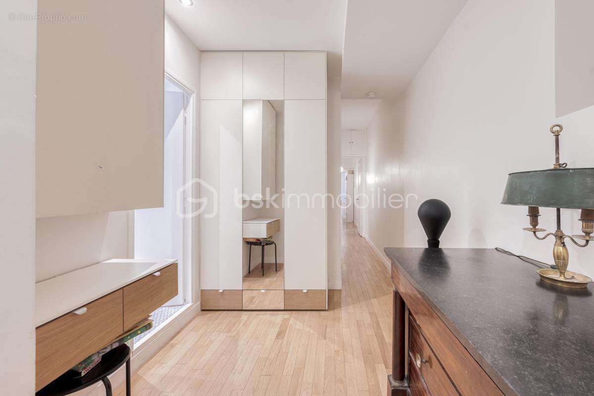 Appartement à PARIS-7E