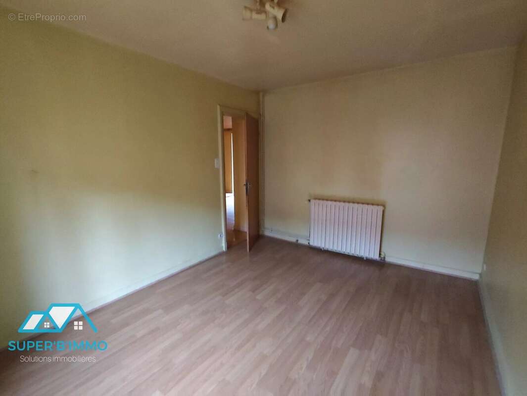 Appartement à SIAUGUES-SAINTE-MARIE