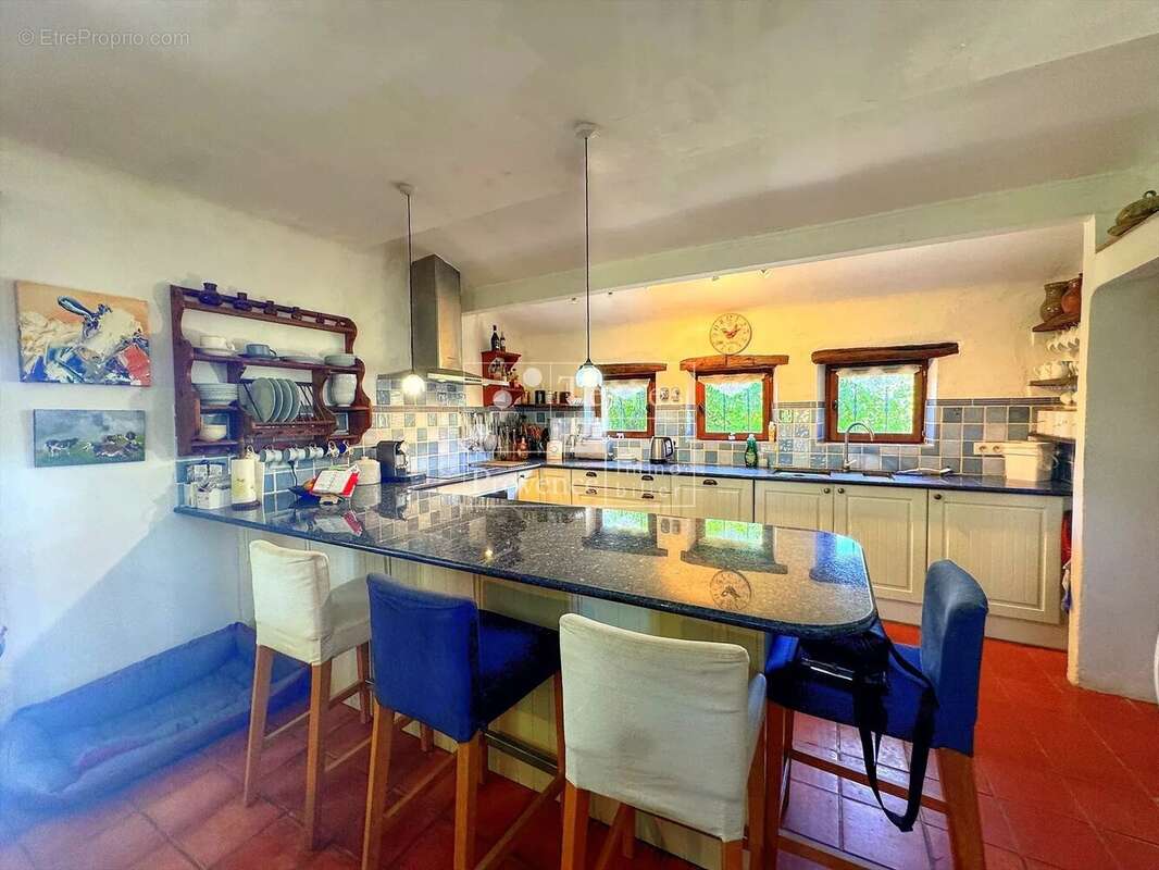 Maison à FOX-AMPHOUX