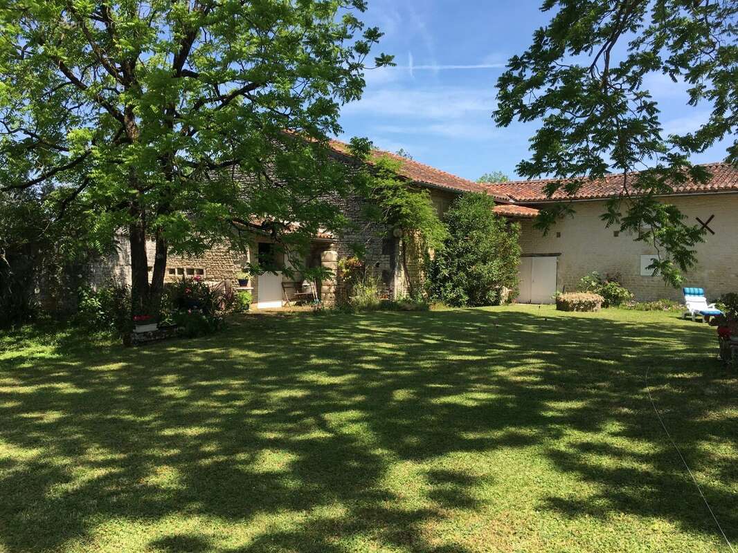 Maison à SAINT-JEAN-D'ANGELY