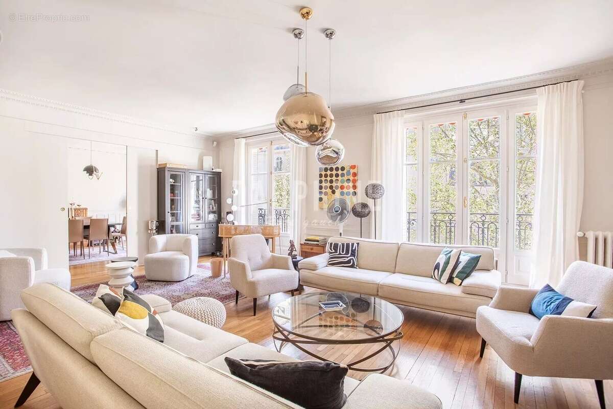 Appartement à PARIS-7E
