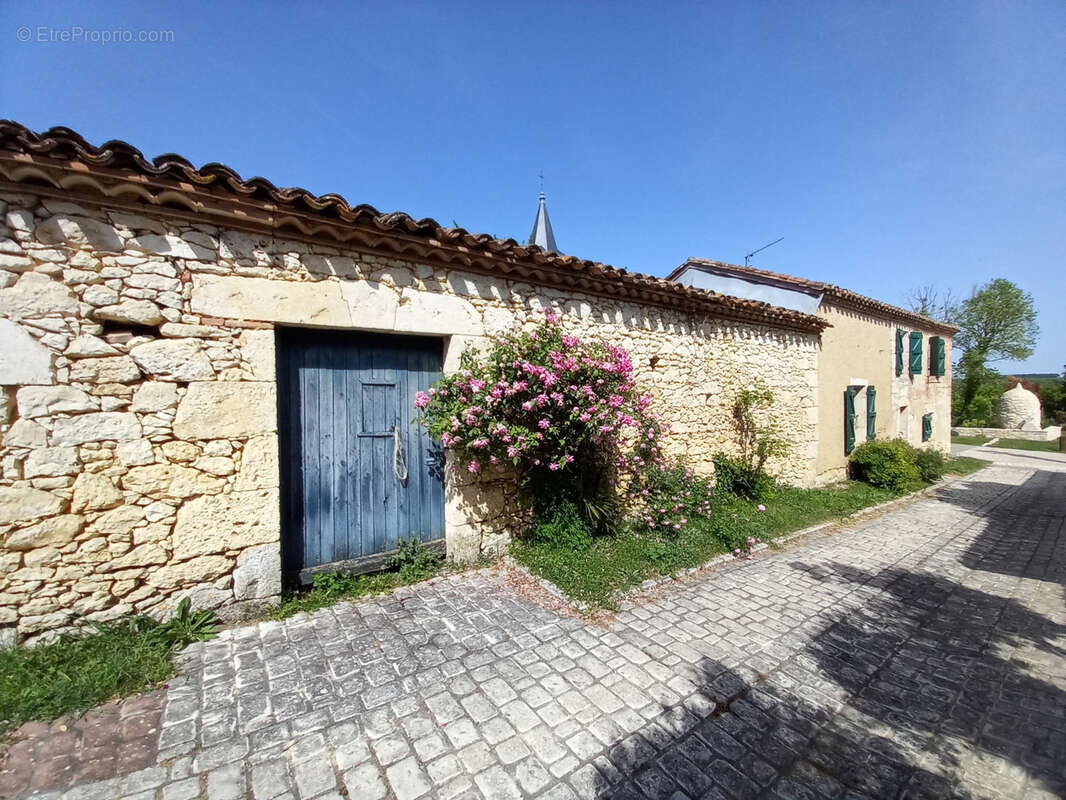 Maison à MAUVEZIN