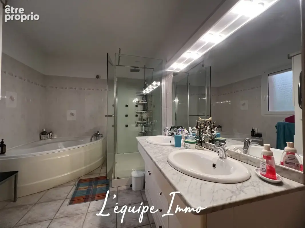 Maison familiale avec sous-sol total, piscine et terrain de 4000m2. - photo 17