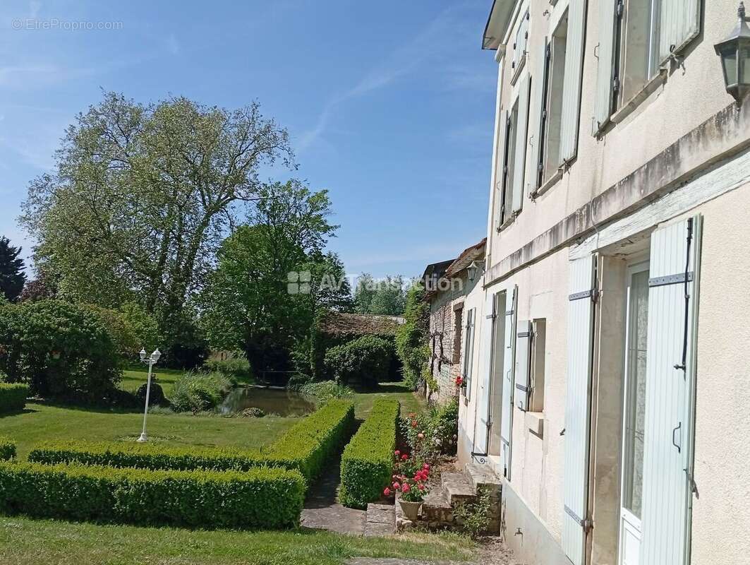 Maison à MIREBEAU