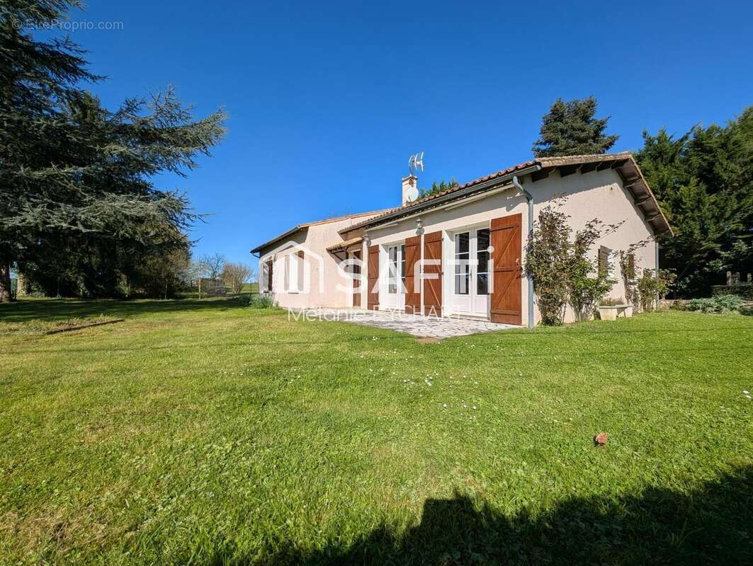 Maison 128 m² à Theil-Rabier  - photo 2