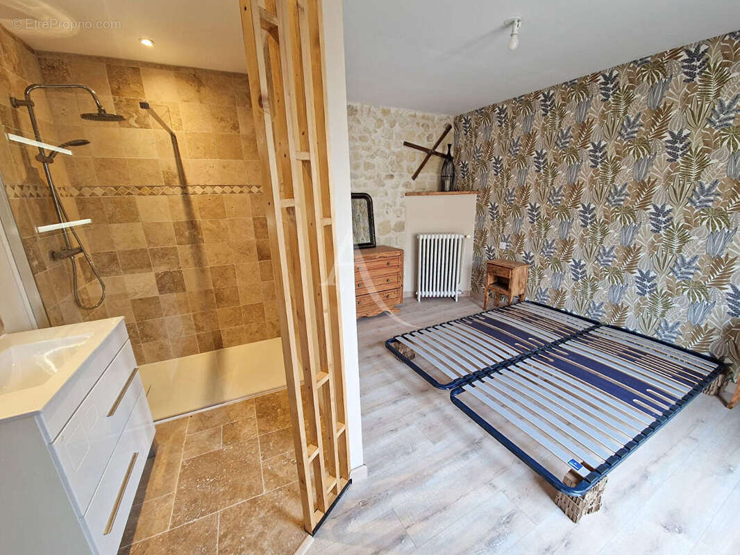 Maison à LE PUY-NOTRE-DAME