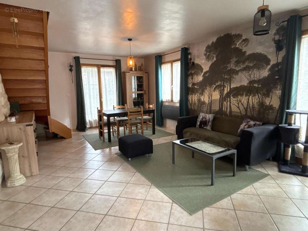 Maison à NOTRE-DAME-DE-MESAGE