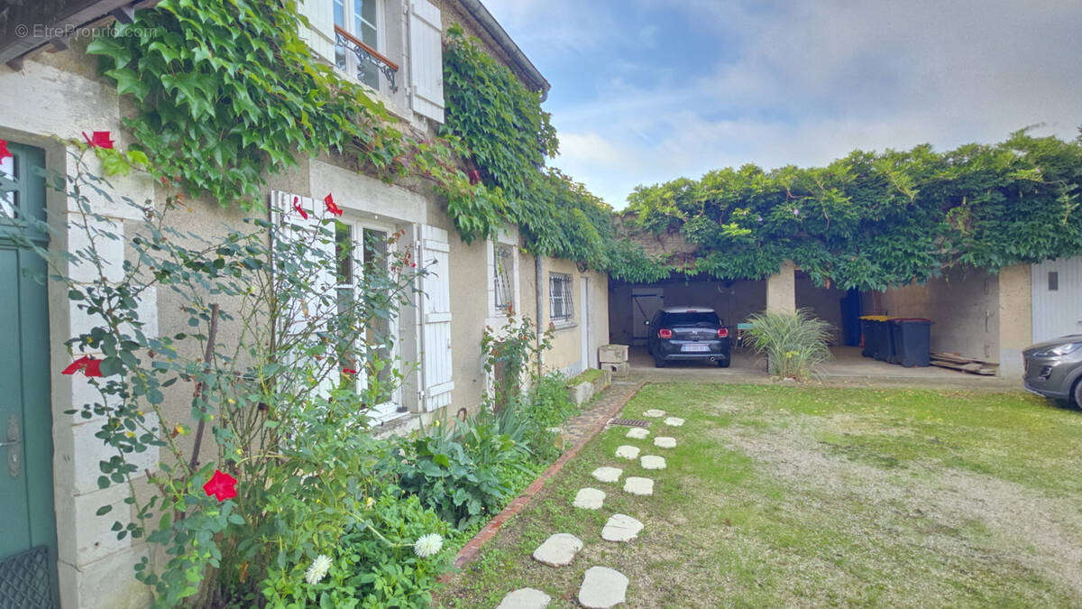 Maison à MONTIGNY-LA-RESLE