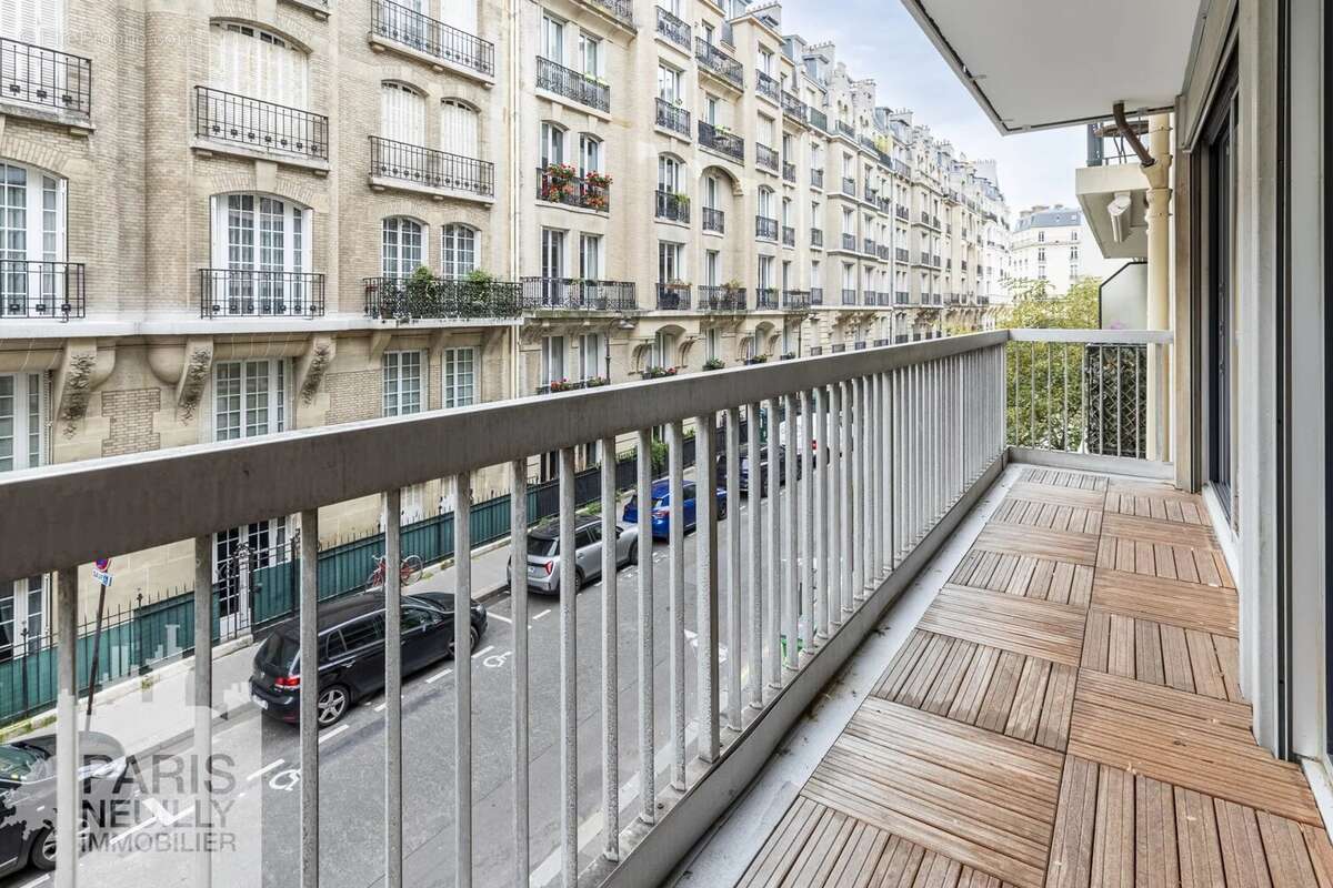 Appartement à PARIS-16E