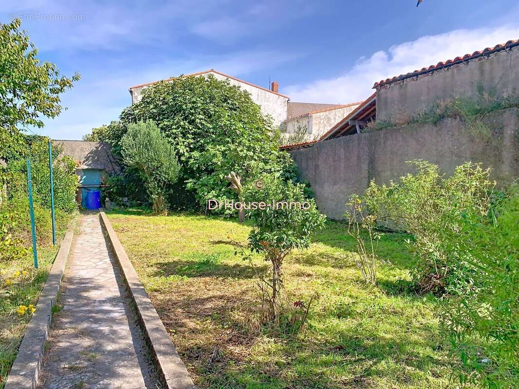 Maison à CAUDIES-DE-FENOUILLEDES