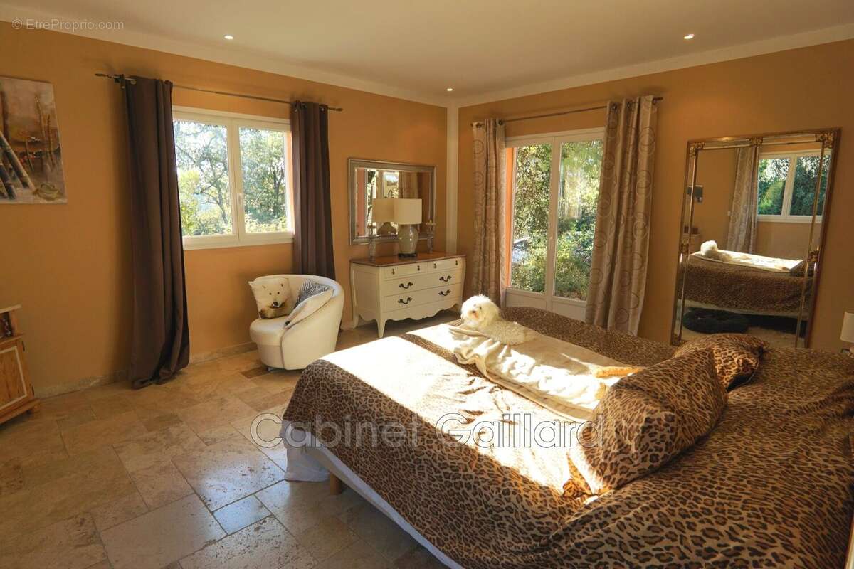 Maison 182 m² à Peymeinade  - photo 9
