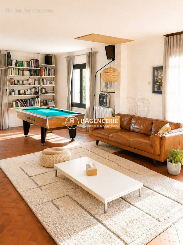 Maison 6 pièces 280 m² · à Gujan-Mestras · 280 m² · 735 000 €